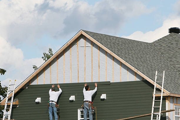 Professional Emergency Siding Repair technician working in Yorkville, IL